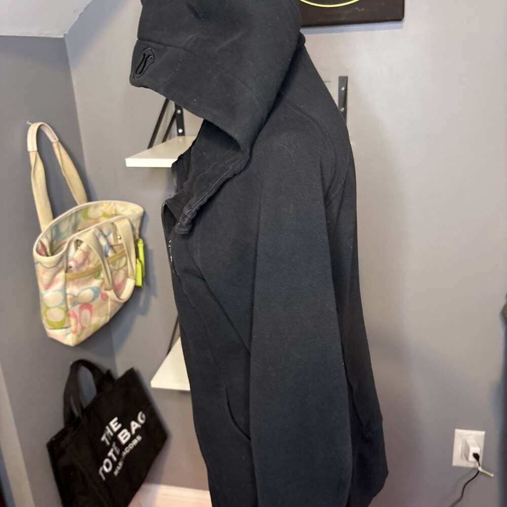 Black Lululemon Scuba Hood Size 8 Alexandria Logo Embroidered - Picture 3 of 5